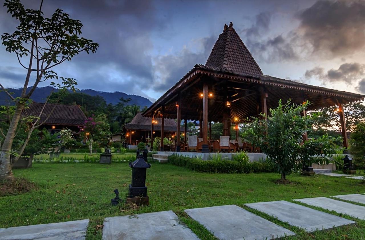 Balkondes Majaksingi Jasamarga Magelang Esterno foto